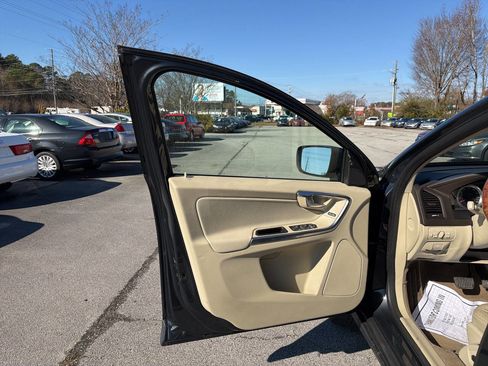 Used 2012 Volvo XC60 T6 image 11