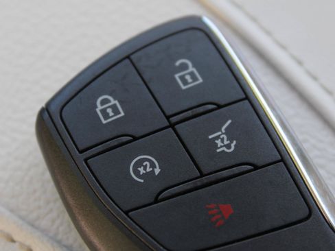 Used 2024 GMC Acadia Denali w/ Super Cruise Package AWD/4WD image 17