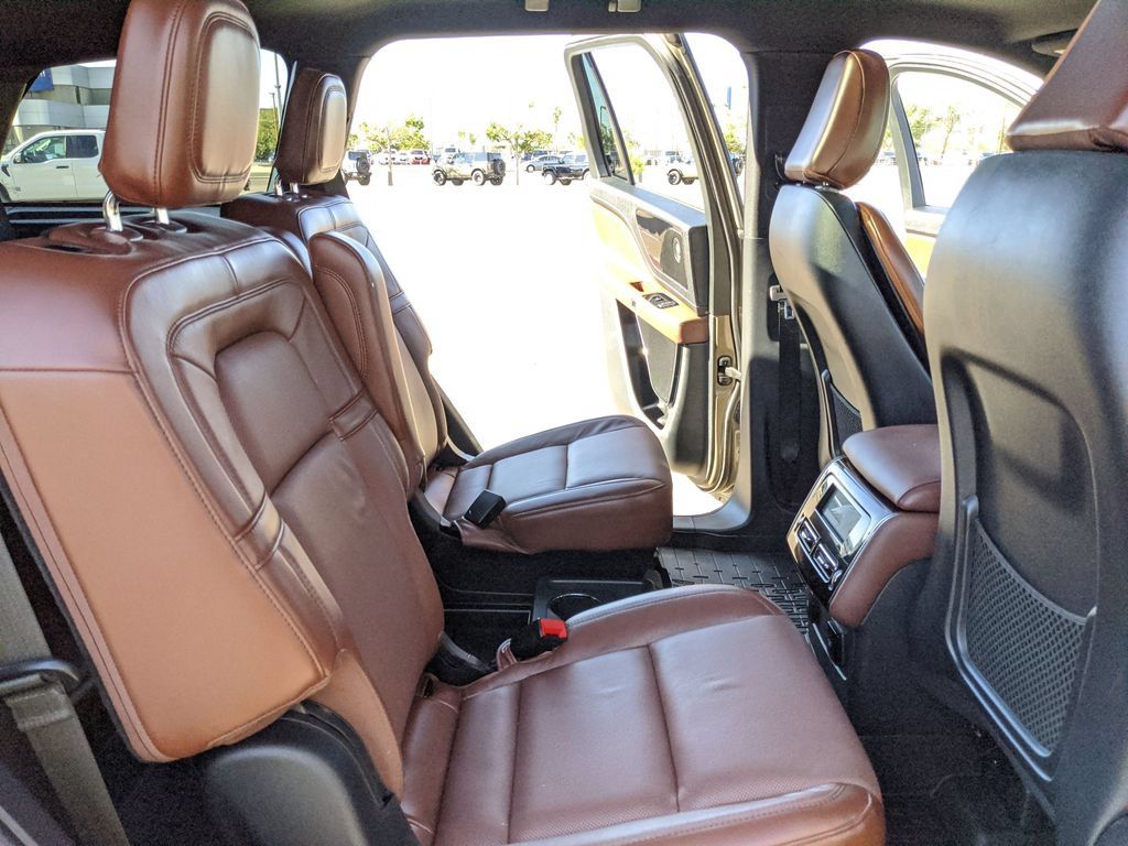 Used 2025 Lincoln Aviator Reserve AWD/4WD image 21