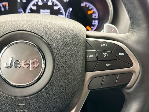 Used 2017 Jeep Grand Cherokee Altitude image 12