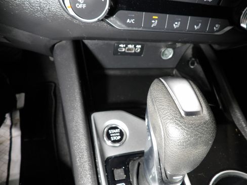 Used 2024 Nissan Altima 2.5 SV FWD image 16