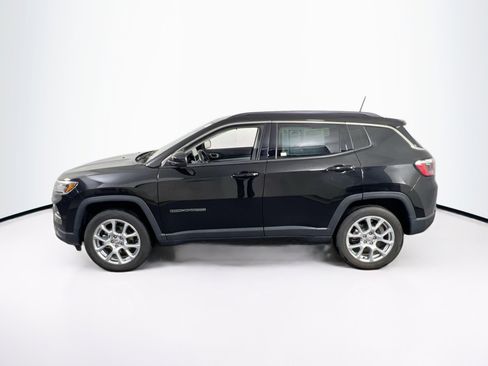 Used 2022 Jeep Compass Latitude AWD/4WD image 8