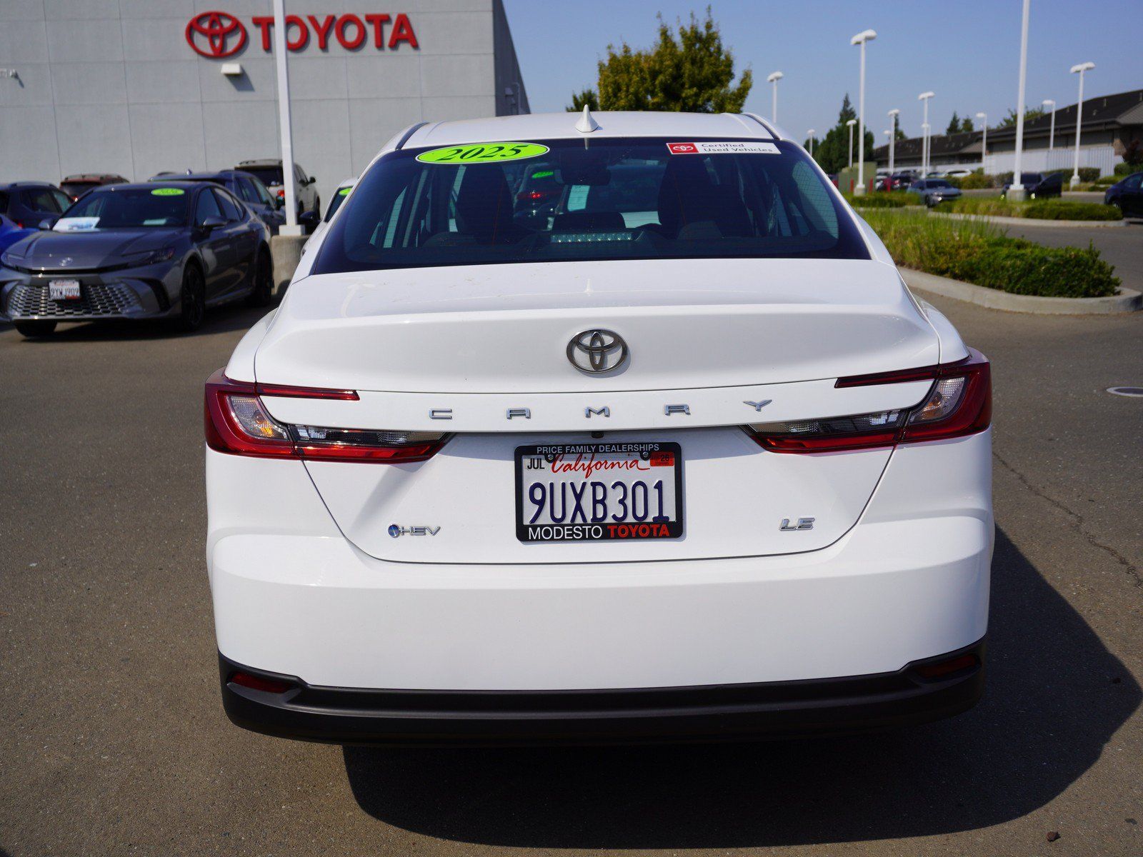 Used 2025 Toyota Camry LE w/ Convenience Package FWD image 10