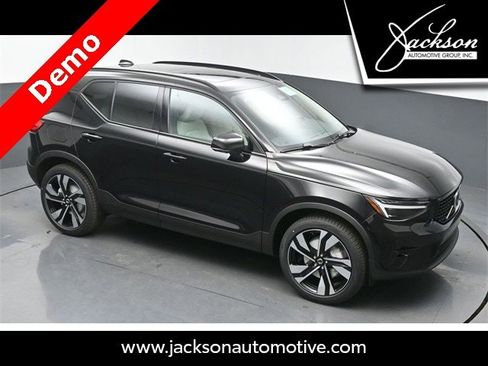 New 2025 Volvo XC40 B5 Ultra image 38