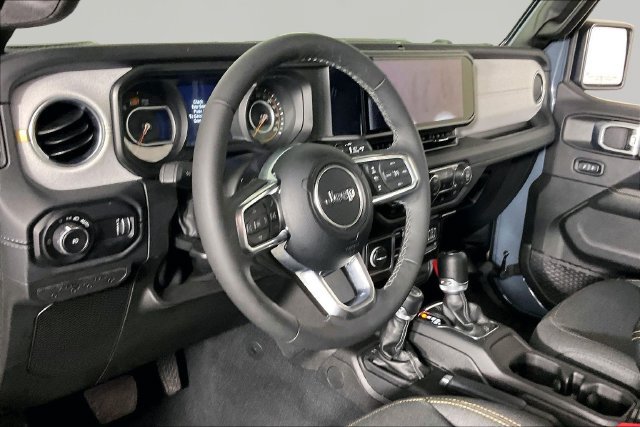 Used 2026 Jeep Wrangler Unlimited Sahara AWD/4WD image 15