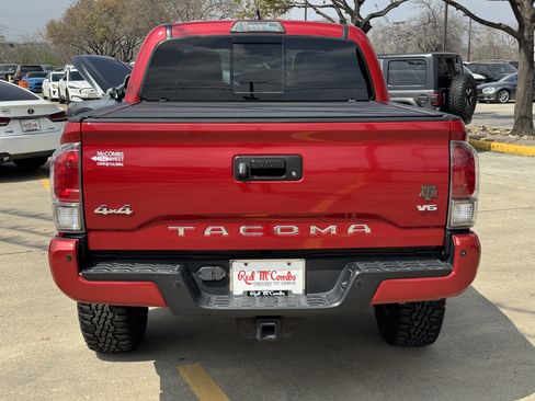 Used 2019 Toyota Tacoma Limited image 10
