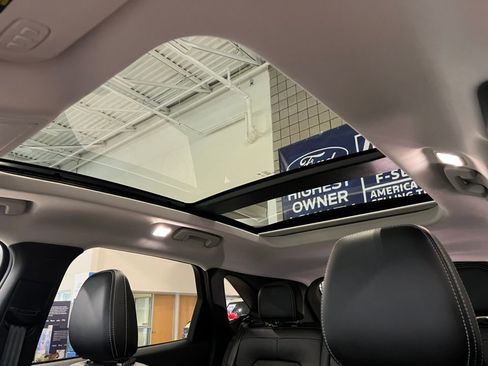 New 2024 Ford Escape SE w/ PHEV Premium Package FWD image 6