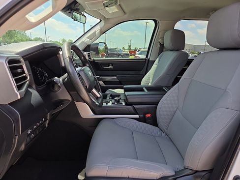 Used 2022 Toyota Tundra SR5 AWD/4WD image 15