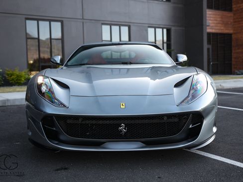 Used 2019 Ferrari 812 Superfast RWD image 22