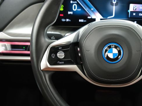 Used 2023 BMW i7 xDrive60 w/ Executive Package 2 AWD/4WD image 11
