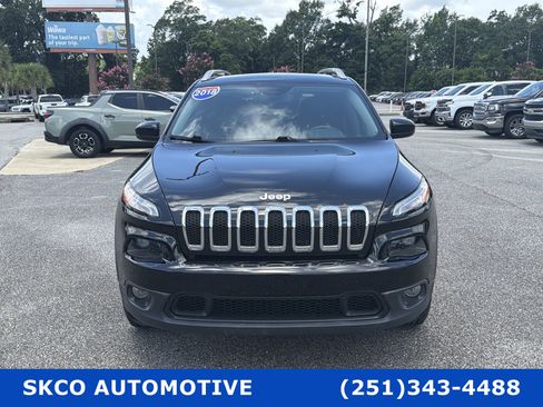 Used 2018 Jeep Cherokee Latitude Plus AWD/4WD image 8