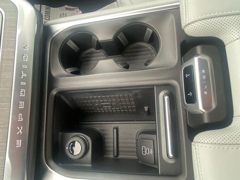 New 2025 Ford Expedition Platinum w/ Platinum Ultimate Package AWD/4WD image 17