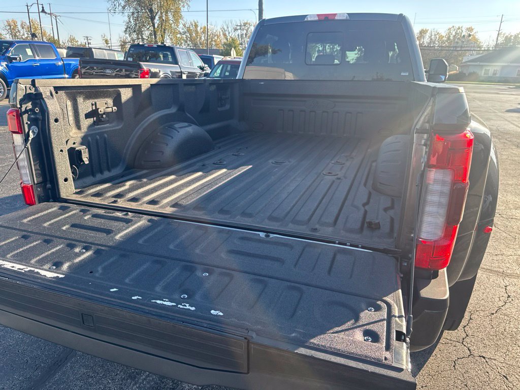 Used 2017 Ford F450 Platinum w/ Platinum Ultimate Package AWD/4WD image 45