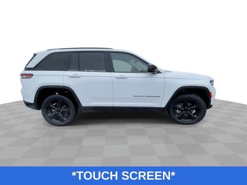Used 2023 Jeep Grand Cherokee Limited w/ Luxury Tech Group II image 10