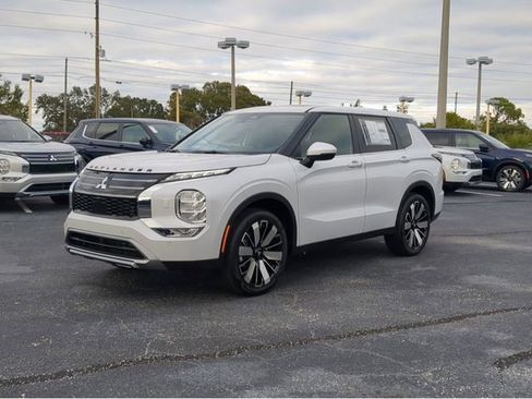 New 2026 Mitsubishi Outlander SE FWD image 2