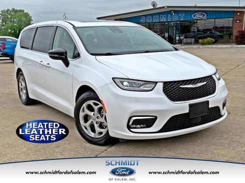 Used 2024 Chrysler Pacifica Limited FWD image 1