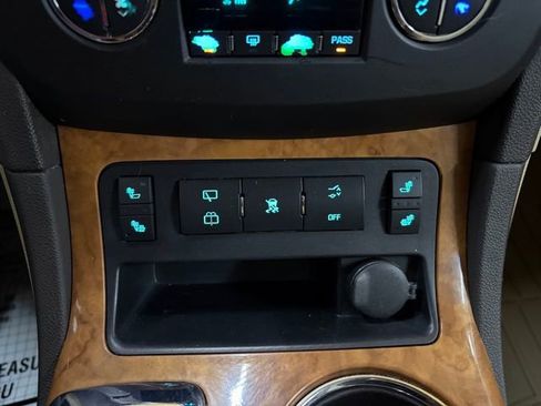 Used 2011 Buick Enclave CXL image 51