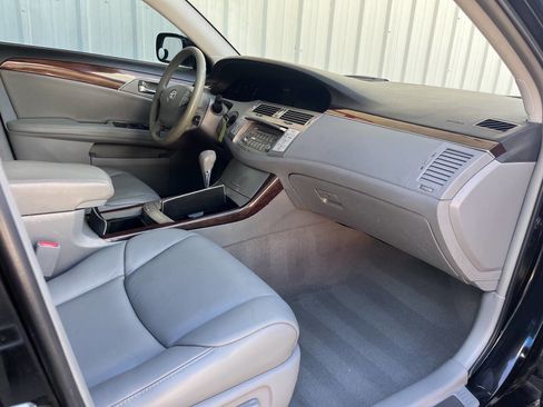 Used 2008 Toyota Avalon XLS image 12