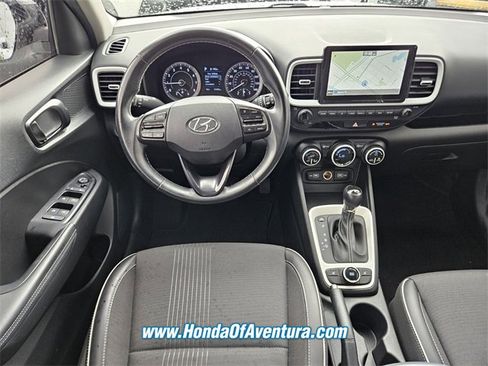 Used 2022 Hyundai Venue Limited image 9
