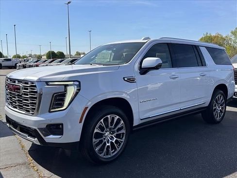 New 2026 GMC Yukon XL Denali w/ Denali Reserve Package AWD/4WD image 5