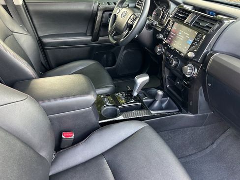 Used 2021 Toyota 4Runner TRD Off-Road Premium w/ Moonroof Package AWD/4WD image 17