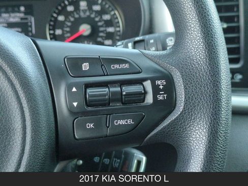 Used 2017 Kia Sorento L FWD image 18