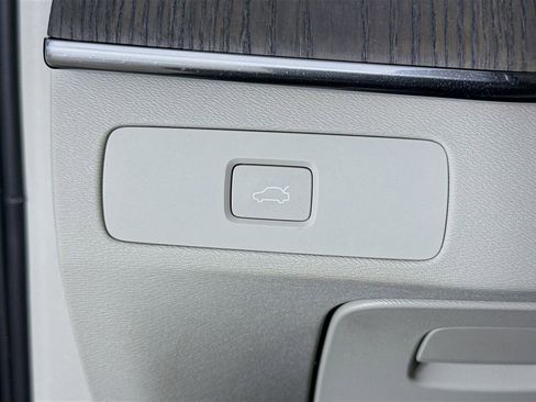 Certified 2023 Volvo XC90 B6 Ultimate w/ Protection Package Premier AWD/4WD image 10