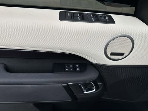 Used 2023 Land Rover Discovery S R-Dynamic image 24