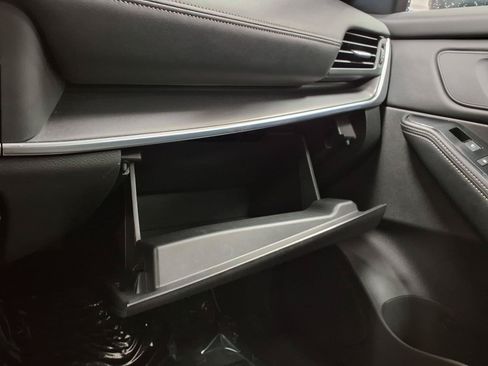Used 2025 Nissan Rogue SV FWD image 24
