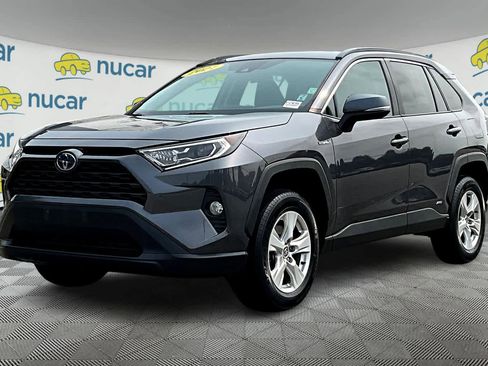 Used 2021 Toyota RAV4 XLE w/ Convenience Package image 3