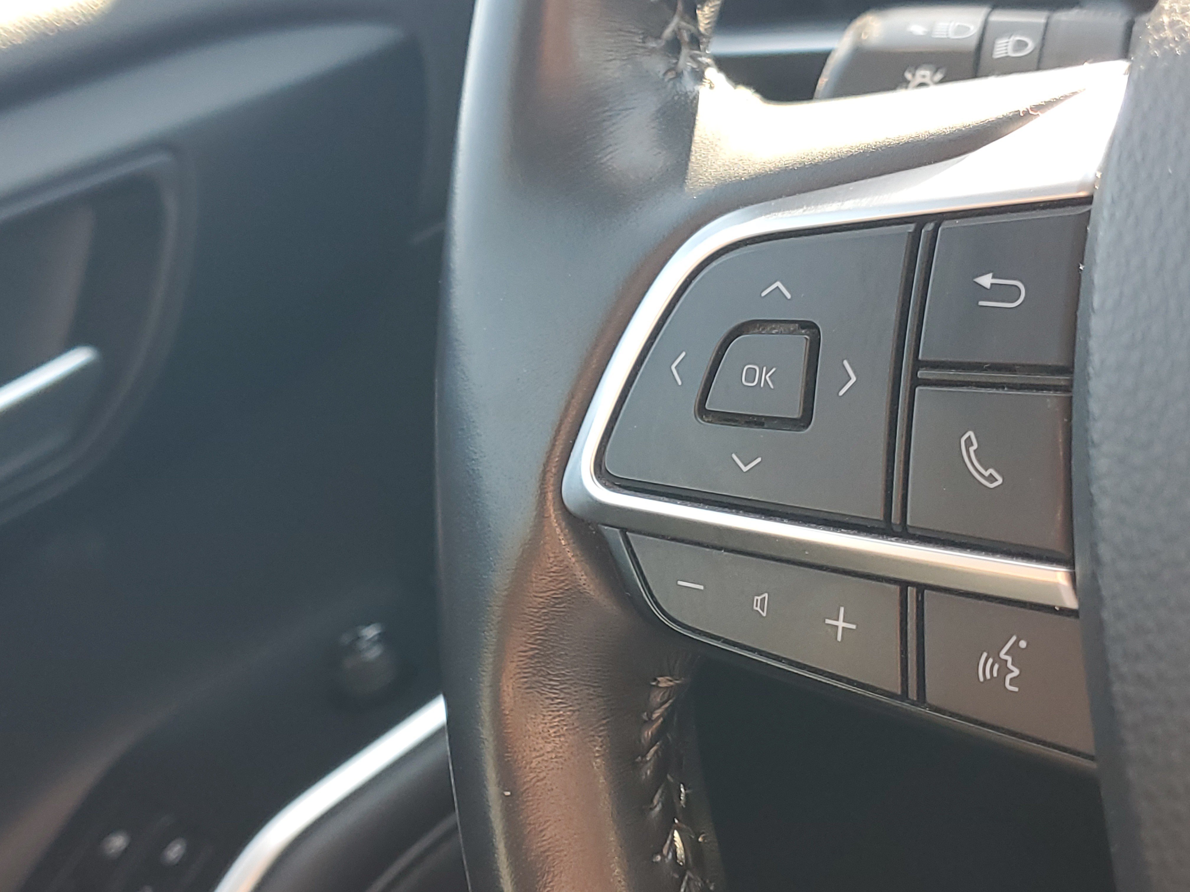 Certified 2021 Toyota Highlander XLE AWD/4WD image 25