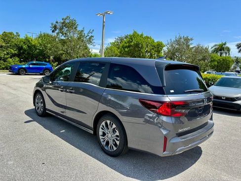 New 2026 Honda Odyssey Touring image 4