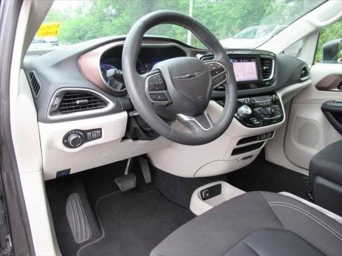Certified 2023 Chrysler Voyager LX FWD image 16