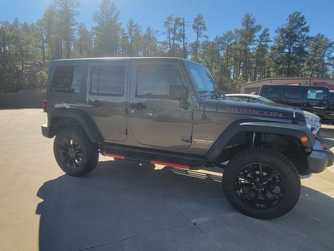 Used 2016 Jeep Wrangler Unlimited Rubicon w/ Connectivity Group AWD/4WD image 3