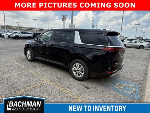 Used 2024 Kia Carnival LX FWD image 4