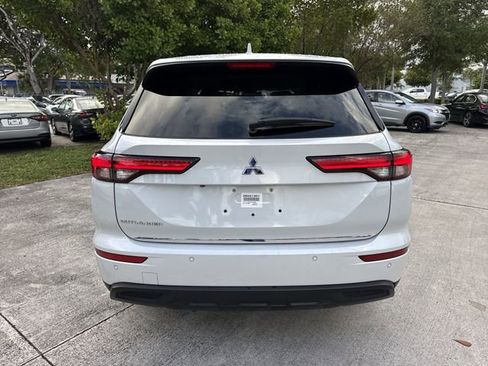 Used 2022 Mitsubishi Outlander ES AWD/4WD image 23