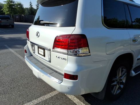 Used 2013 Lexus LX 570 4WD w/ Luxury Pkg image 14