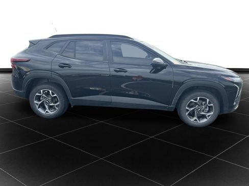 Used 2025 Chevrolet Trax LT w/ LT Convenience Package FWD image 6