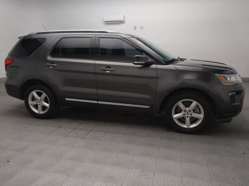 Used 2018 Ford Explorer XLT w/ Equipment Group 201A FWD image 11