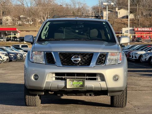Used 2010 Nissan Pathfinder SE w/ SE Premium Journey Pkg image 3