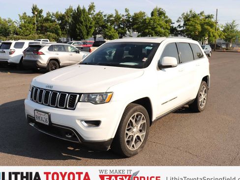 Used 2018 Jeep Grand Cherokee Limited AWD/4WD image 1