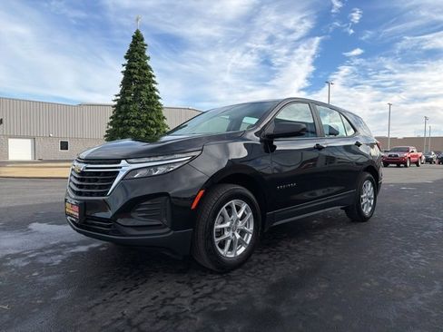 Used 2023 Chevrolet Equinox LS image 3