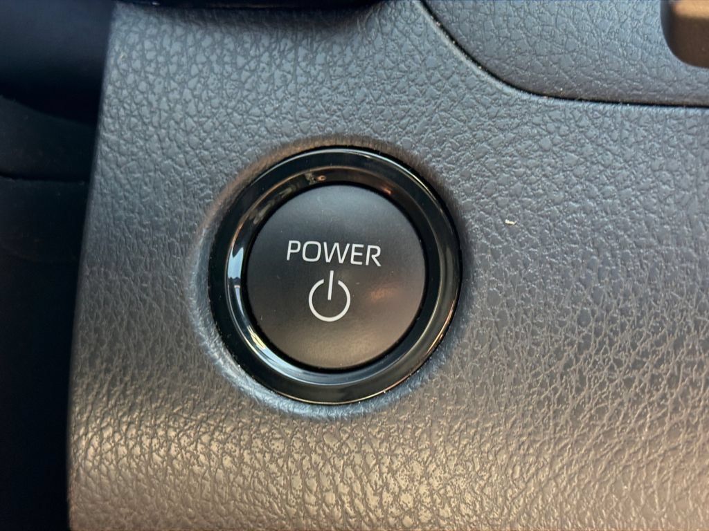 Used 2026 Toyota Camry SE FWD image 33