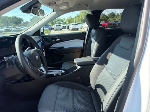 New 2026 Chevrolet Trax LT w/ LT Convenience Package FWD image 16