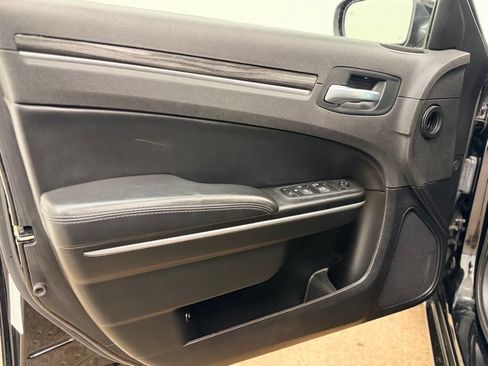Used 2022 Chrysler 300 Touring L RWD image 10