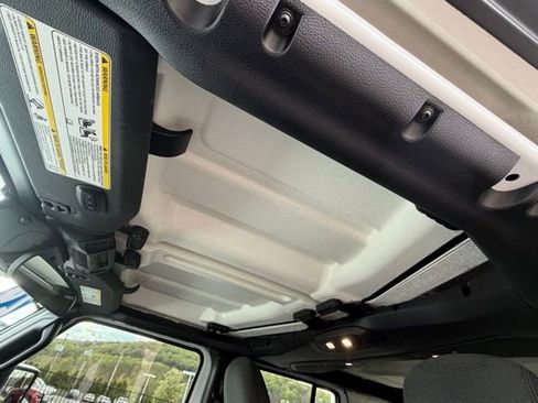 Used 2024 Jeep Wrangler Unlimited w/ Convenience Group image 31