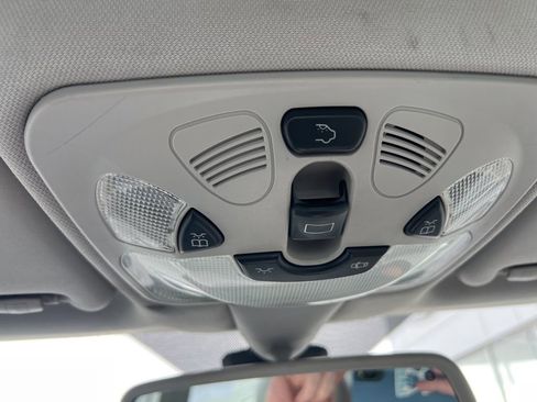 Used 2005 Mercedes-Benz C 230 Sedan image 19