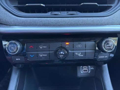 Used 2022 Jeep Compass Latitude w/ Sun and Sound Group image 16