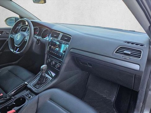 Used 2018 Volkswagen Golf SE image 23