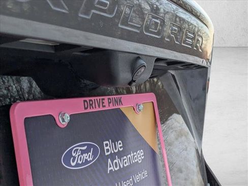 Used 2022 Ford Explorer XLT w/ Equipment Group 202A image 12